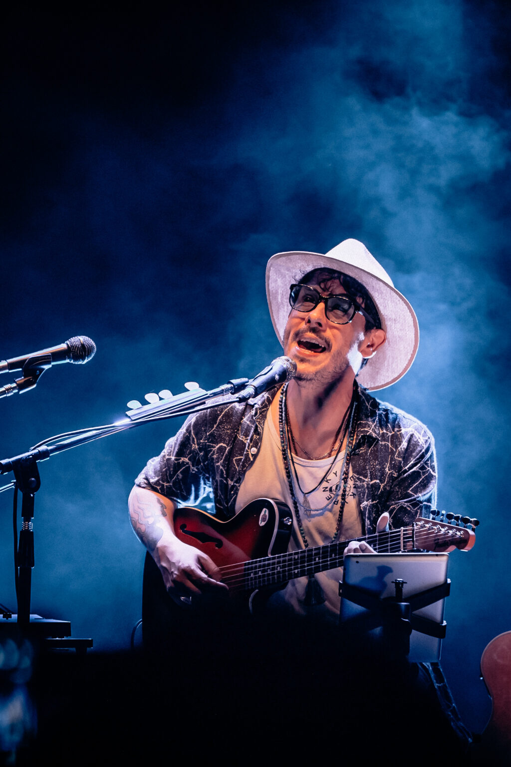 The artist playing guitar in the white smoke — Lisandro Aristimuño at Ciudad Cultural Konex, Buenos Aires, 11 December 2021. Photographed by Anita Almaraz.
