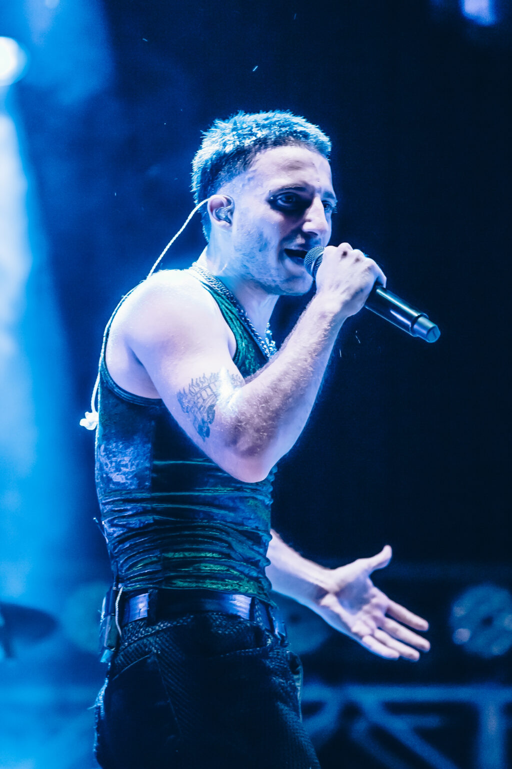 Wos singing close to the front of the stage — Wos live in Buenos Aires, photographed by Anita Almaraz.