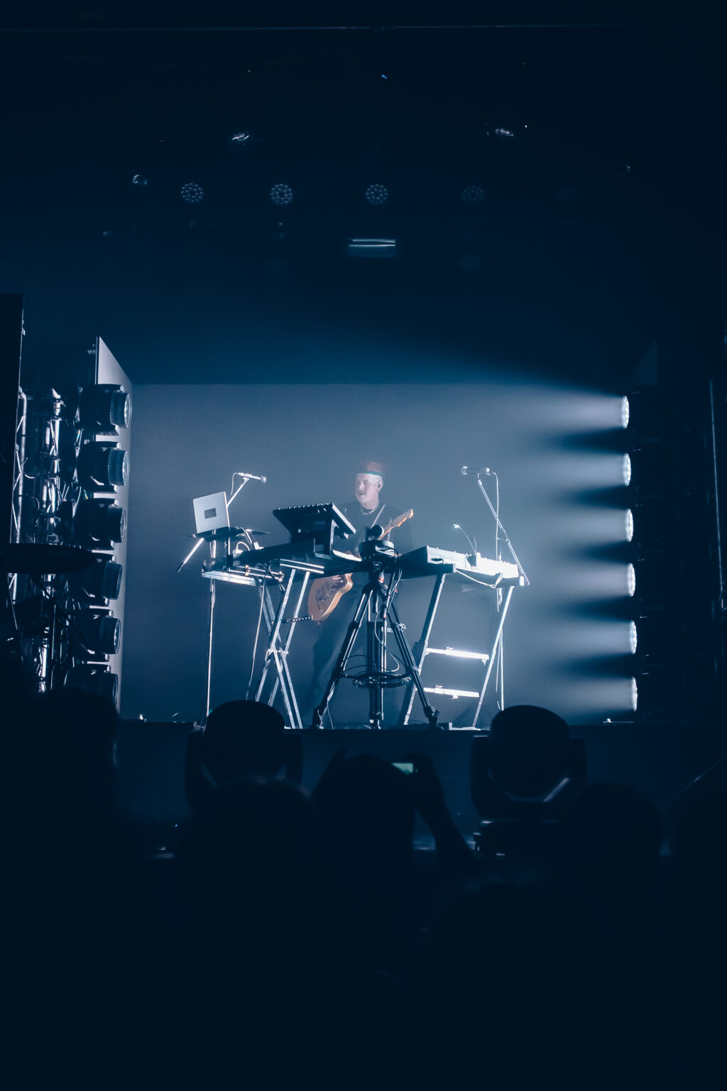 Wide view of the stage with the band behind the keyboards — Evlay at Niceto Club, Buenos Aires, 19 December 2023. Photographed by Anita Almaraz.