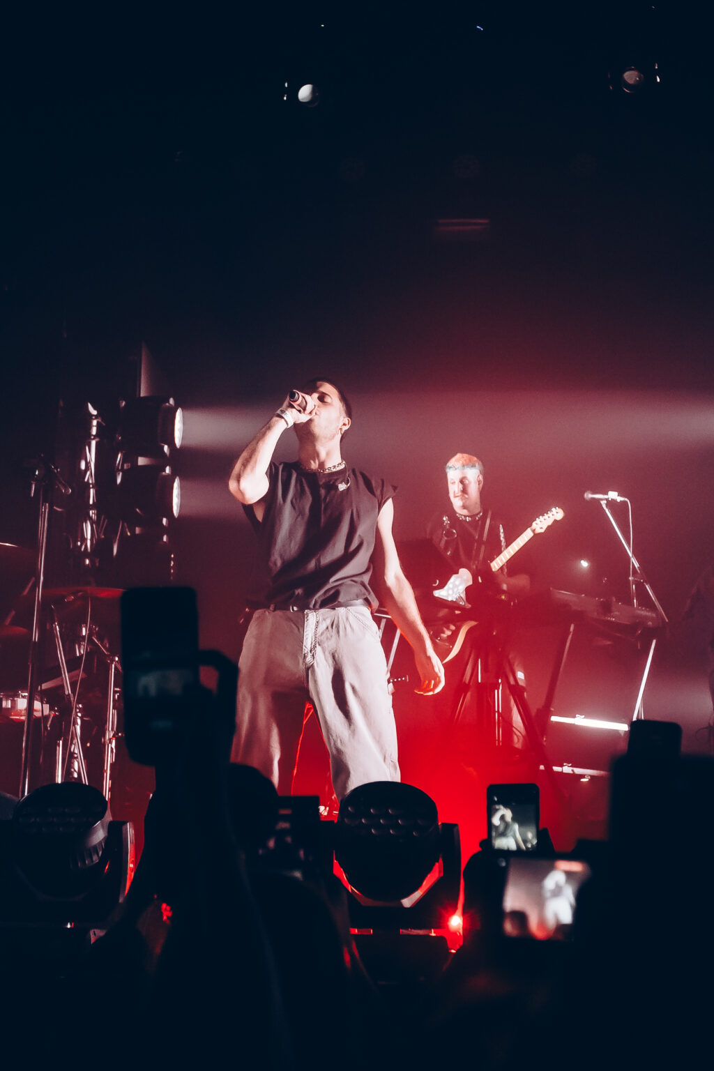 Singer at the front of the stage in red light — Evlay at Niceto Club, Buenos Aires, 19 December 2023. Photographed by Anita Almaraz.