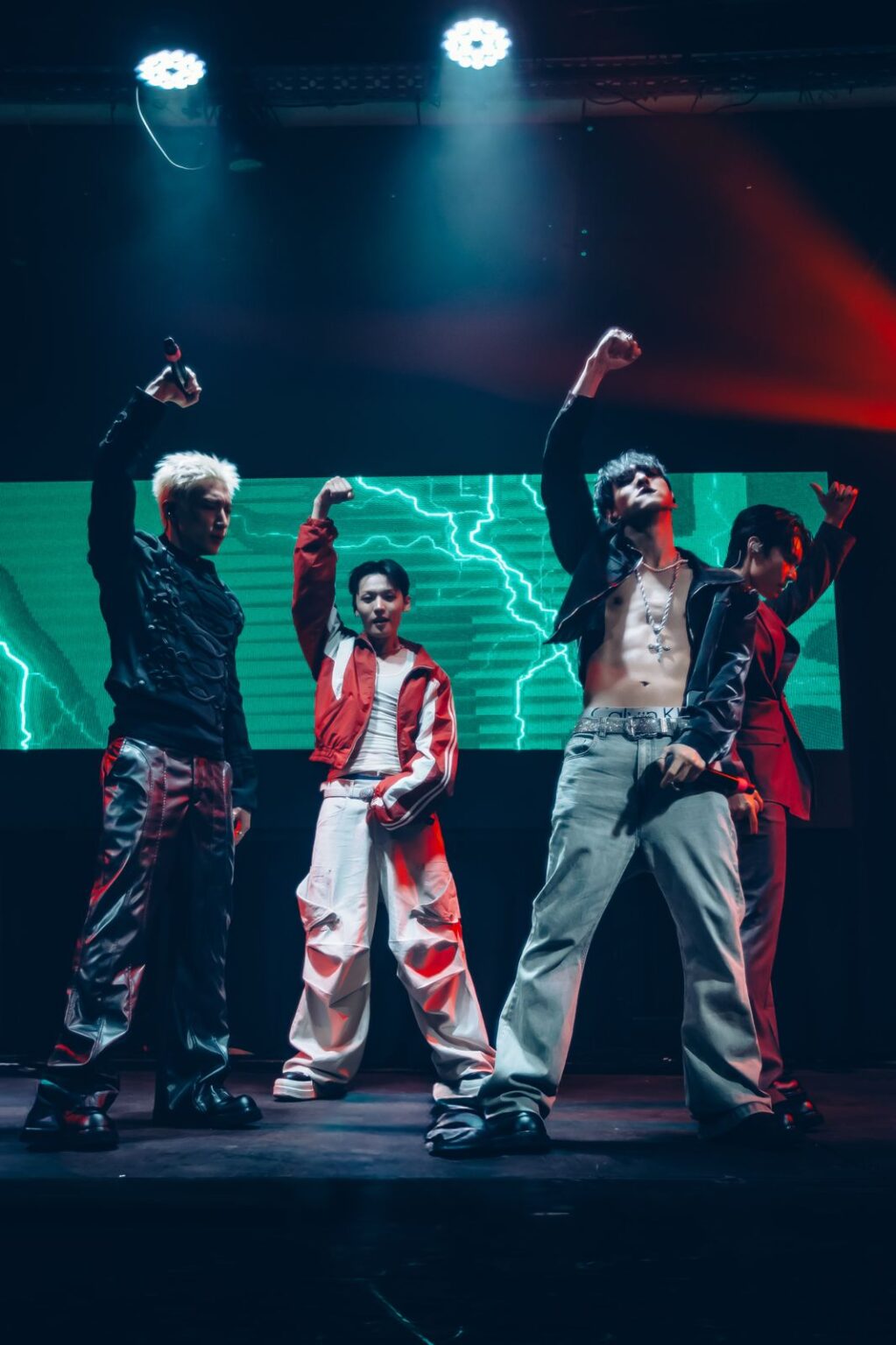 The group posing together in front of the screen backdrop — Way Better at Club Cultural Matienzo, Buenos Aires, 2026. Photographed by Anita Almaraz.