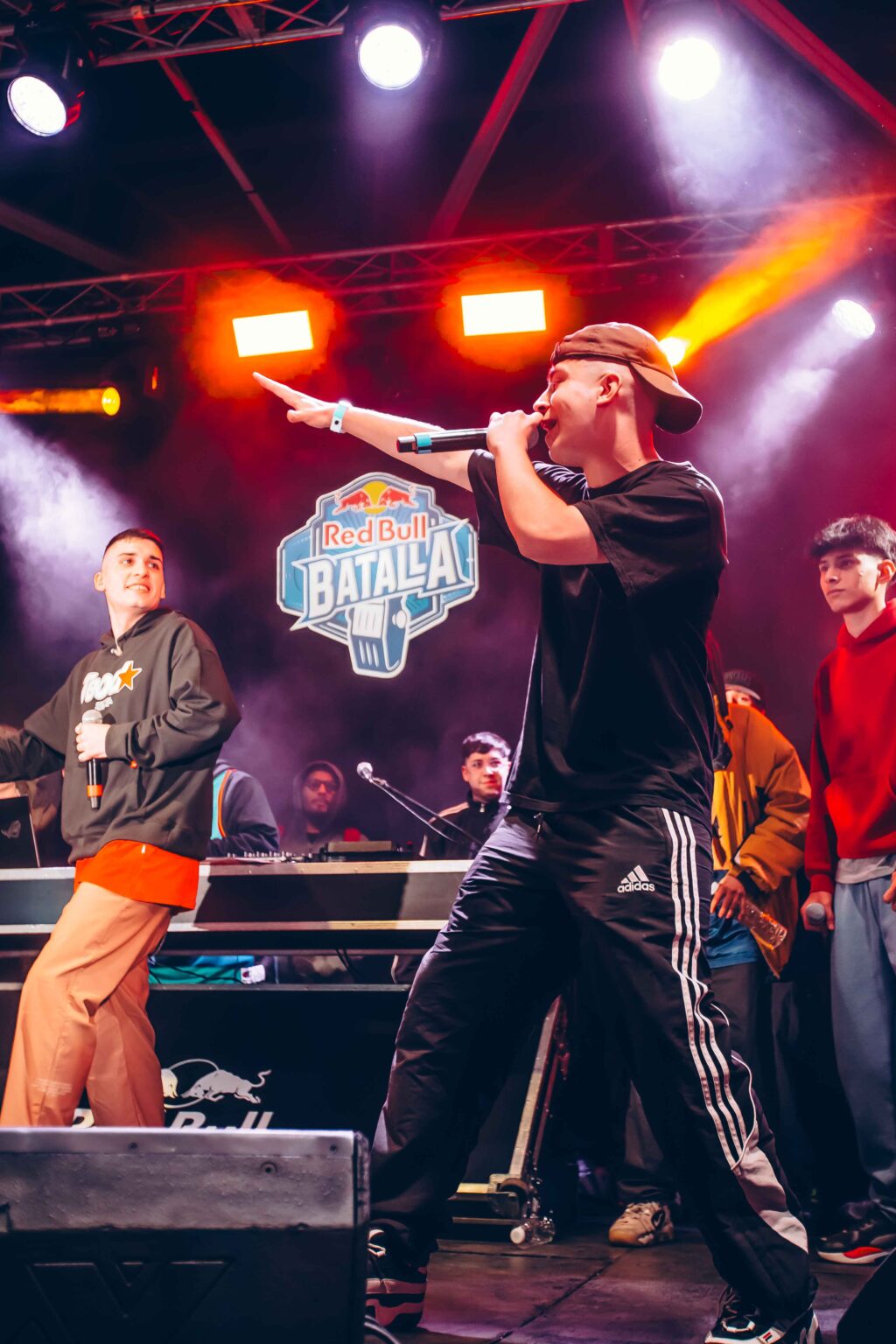 Two MCs facing each other during a battle — Red Bull Batalla, Final Nacional Argentina 2024, 1 June 2024. Photographed by Anita Almaraz.