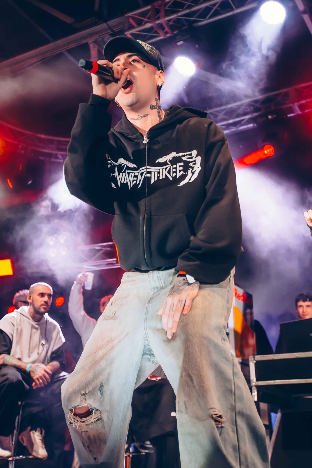 MC on the mic with smoke behind him — Red Bull Batalla, Final Nacional Argentina 2024, 1 June 2024. Photographed by Anita Almaraz.