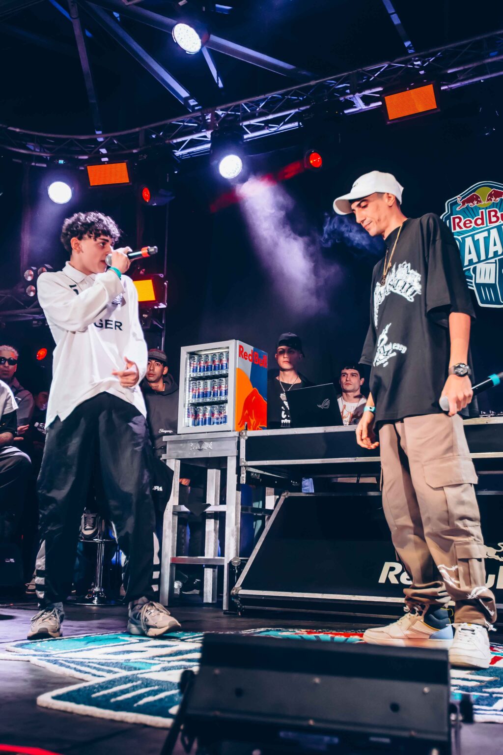 Two MCs at opposite ends of the stage — Red Bull Batalla, Final Nacional Argentina 2024, 1 June 2024. Photographed by Anita Almaraz.