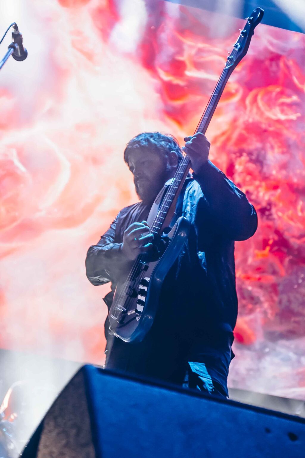 Guitarist with the neck of the guitar raised — El Mató a un Policía Motorizado at Movistar Arena, Buenos Aires, 16 June 2024. Photographed by Anita Almaraz.