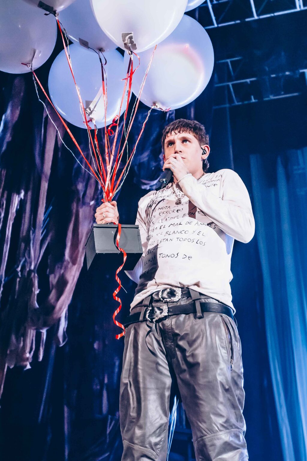 Dillom with the balloons tied to his chest — Dillom at Estadio Luna Park, Buenos Aires, 19 June 2024. Photographed by Anita Almaraz.